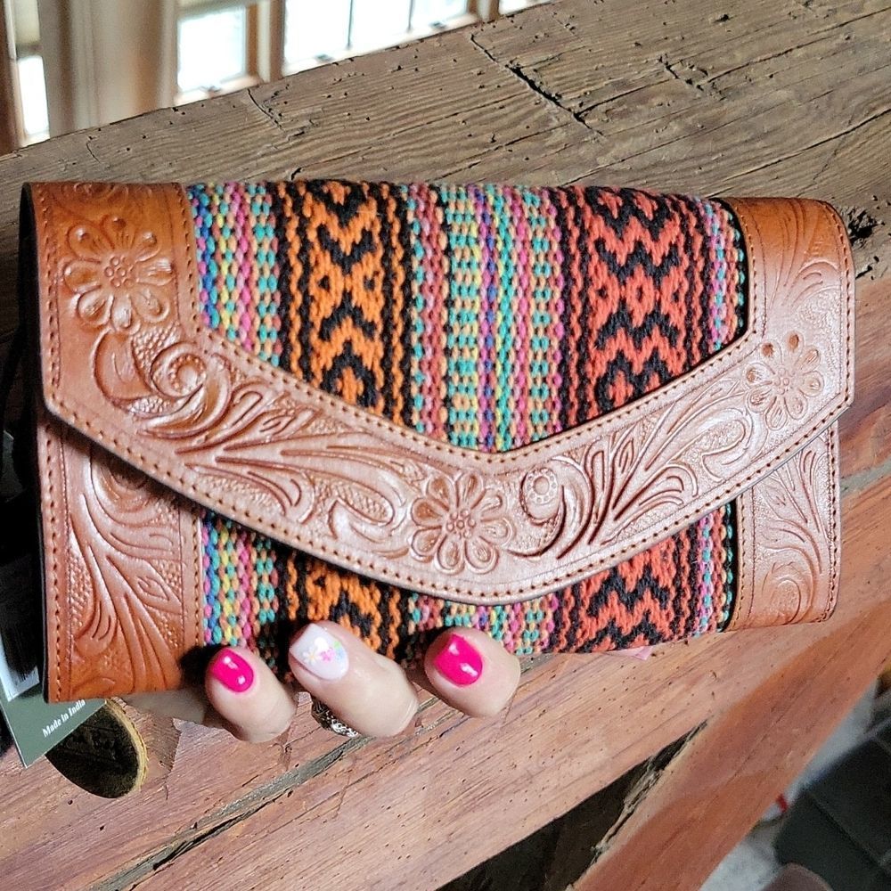 XL Acclaim tribal rug portfolio wallet, genuine handtooled leather - Picture 4 of 13